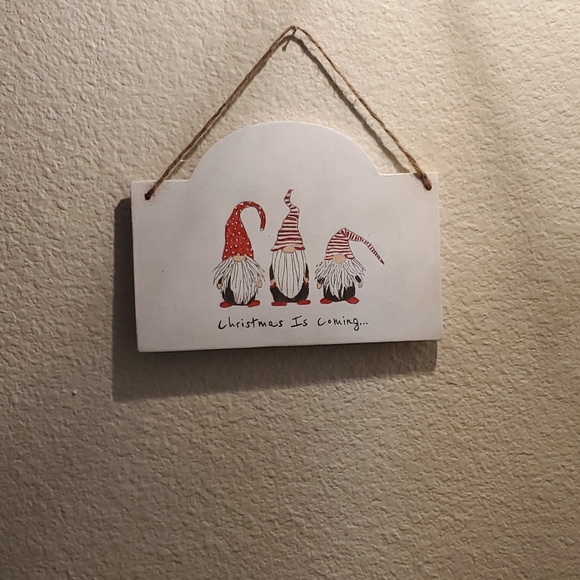 Gnomes Hand Painted Christmas Wall Decor - Picture 4 of 4